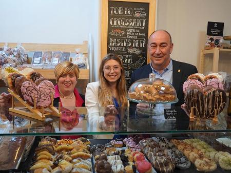 Imagen La panadería Los Mellizos, socio de Alimentos de Segovia, abre una tienda en la calle San Francisco con una exitosa inauguración que no...