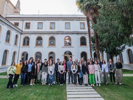 Imagen La IE Foundation celebra los logros académicos de los cincuenta y cuatro estudiantes de IE University becados por la Diputación en este...